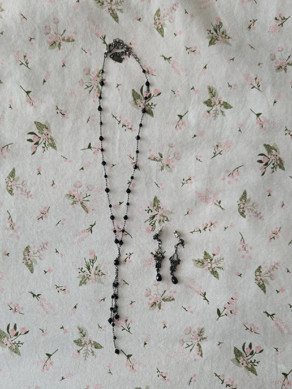 Delicate Black Bead Lariat Necklace and Drop Earrings - Women Jewelry